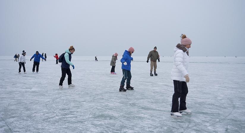 Visszatért a gyerekkorunk: ilyen volt a Balaton jege