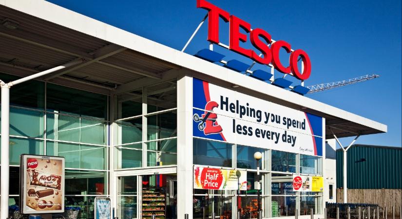 Új rendszert kénytelen bevezetni a Tesco a sok bolti lopás miatt