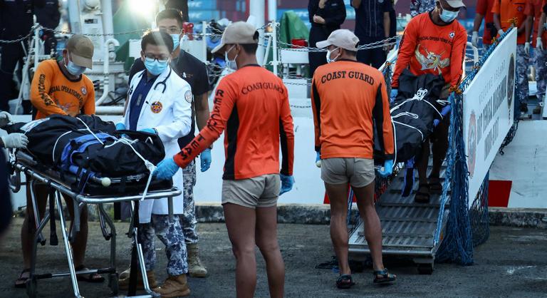 Több mint 350 emberrel elsüllyedt egy komp a Fülöp-szigeteknél, többen meghaltak