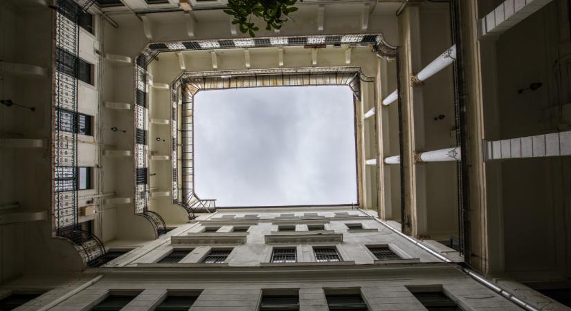 Kettészakadt az ország: nyugaton fellélegezhetnek, de keleten kemény idők jönnek