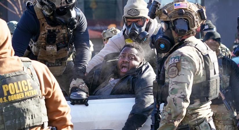 Továbbra is puskaporos a levegő Minneapolisban – az alelnök szerint „a szélsőbaloldali agitátorok” a hibásak