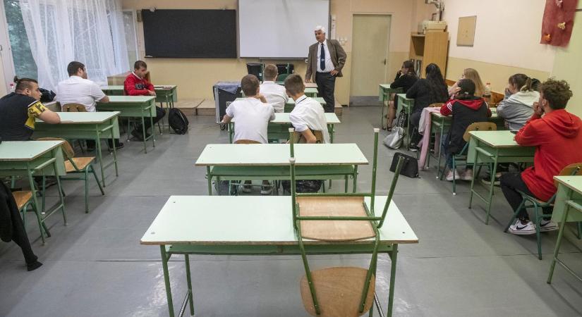 Zajlik az előkészítés, az összes magyarországi szakképző intézményben bevezetik az MI-oktatást