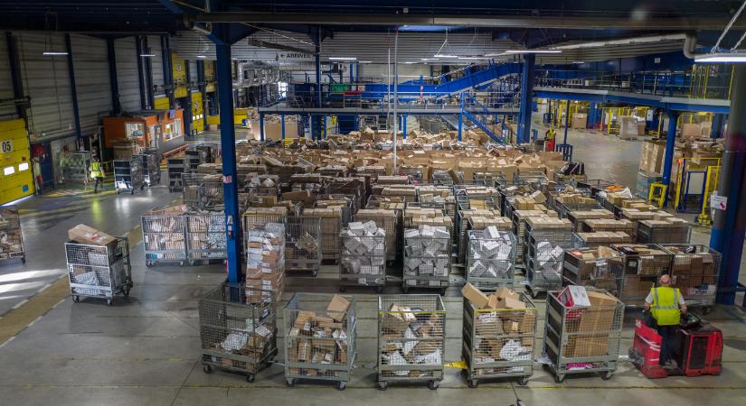 Rengeteget vackot vettünk tavaly külföldről, több mint 200 millió kiscsomagot vámkezelt a NAV