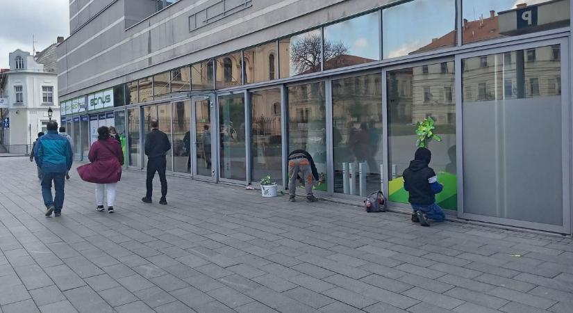 Tömeges fiókbezárás jön – száznál is több bankját csukja be a vezető pénzintézet