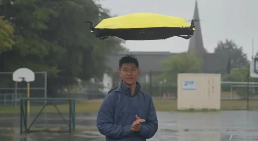 Ilyet még nem látott: így működik a repülő esernyő – videó