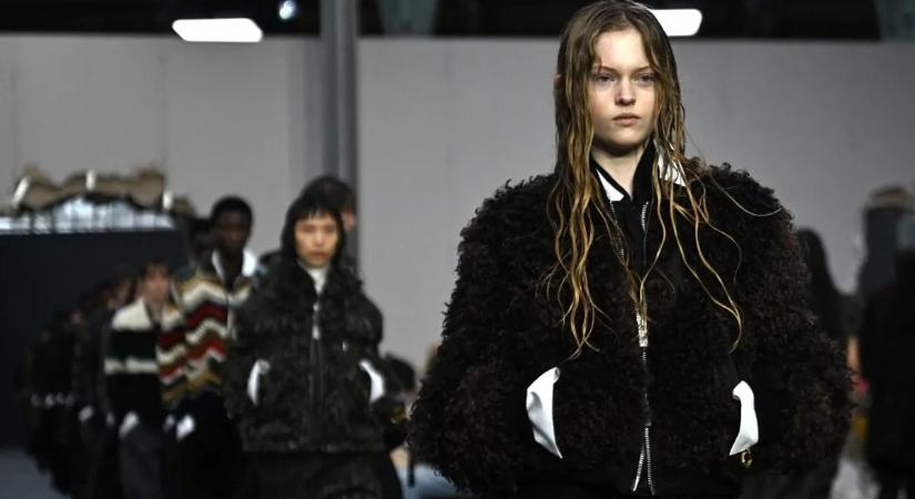 Szokatlan villantás borzolta a kedélyeket Párizsban – videó