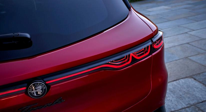 Valami nagyon félremehetett: tovább csúsztathatják az új Alfa Romeók bemutatóját!