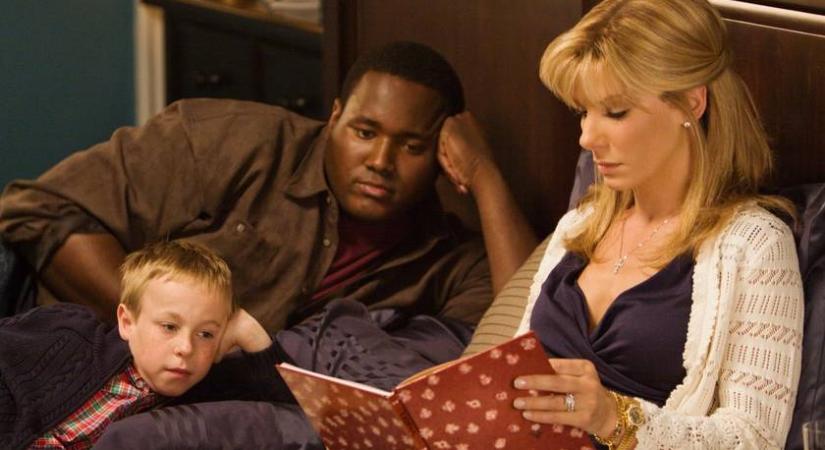 A 41 éves színész váratlanul lezuhant a lépcsőn: kórházban ápolják Sandra Bullock színészpartnerét, Quinton Aaront