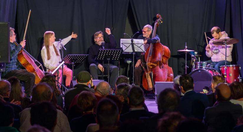 Van egy vicc. Halálosan komoly