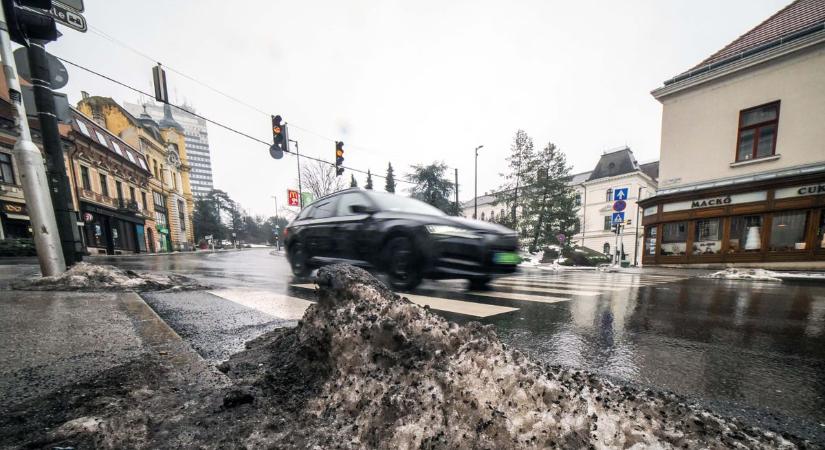 Köd és nedves utak nehezítik a közlekedést Veszprém megyében
