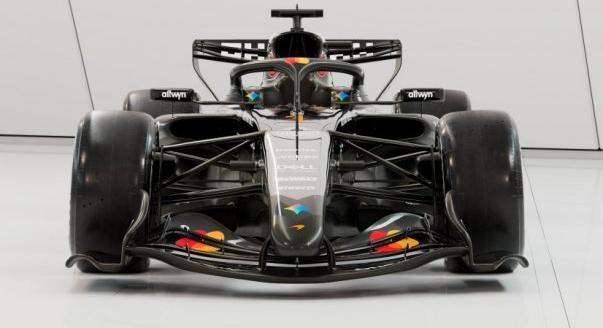 Tesztfestéssel érkezett meg az új F1-es McLaren