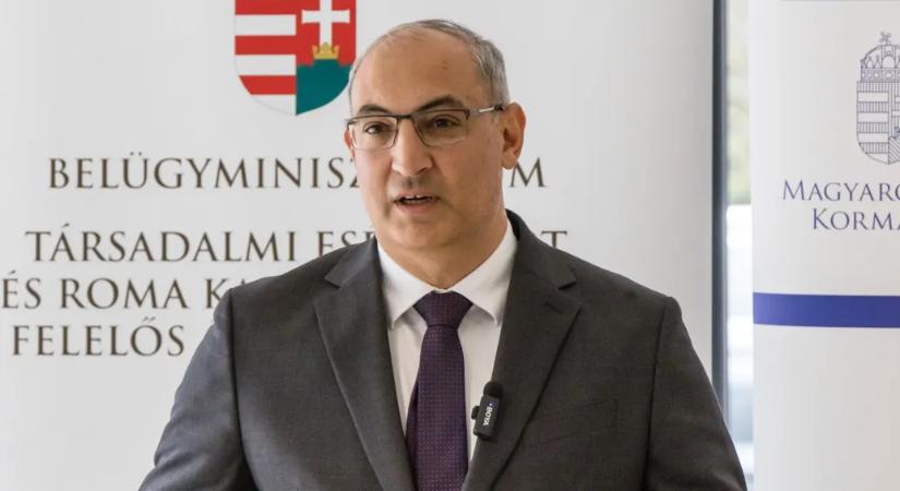 A roma kapcsolatokért felelős államtitkár szerint nem neki kellett megszólalnia Lázár intercitys mondataival kapcsolatban