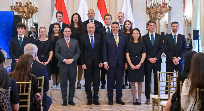 Téli olimpia: letette az esküt a magyar csapat