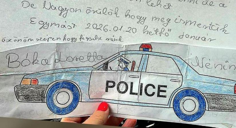 Egy kislány rajzzal és szép szavakkal mondott köszönetet a rendőr őrmesternek