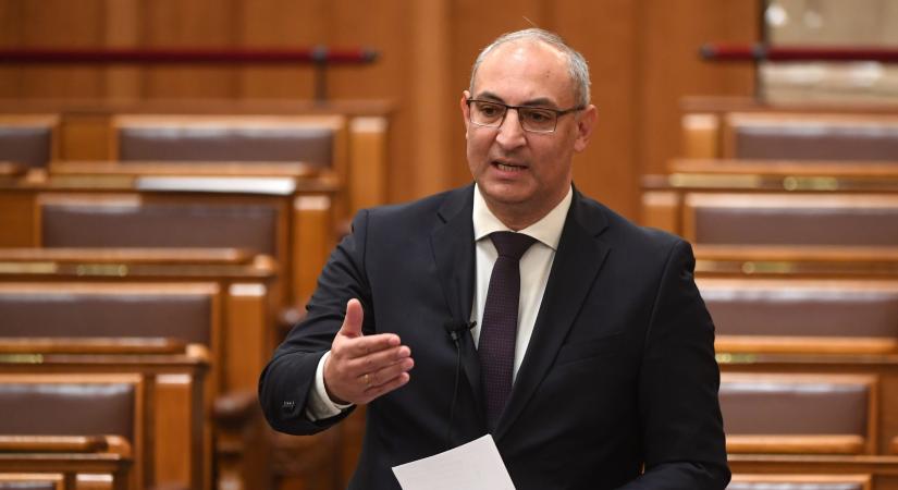 Megtörte a csendet a romaügyi államtitkár, ezért hallgatott eddig Lázár János szavairól