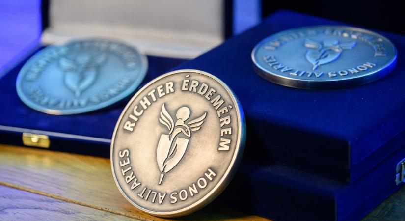 Újra pályázhatnak a szakorvosok a Richter Érdemérem Díjra