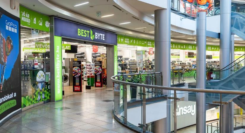 „Nem vagyunk egyedül.” Megszólalt a BestByte a lehetséges boltbezárásokról és leépítésekről, a vásárlókat is az okok között említik