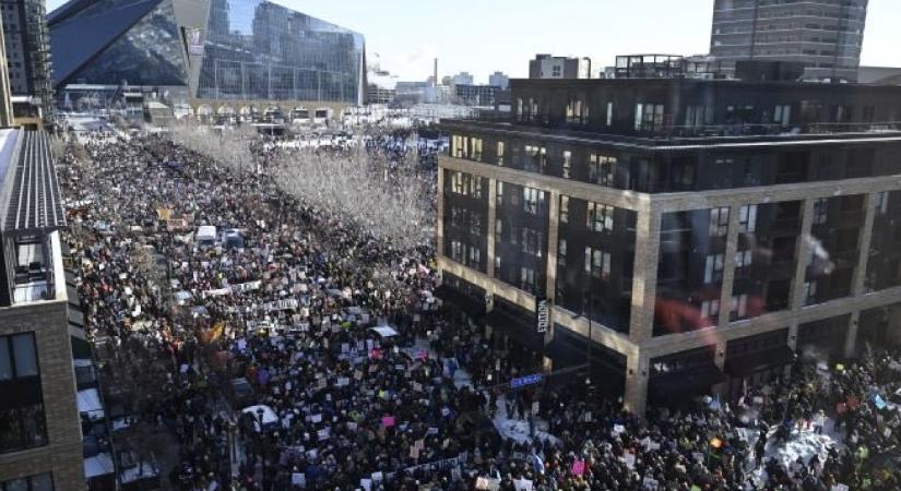 Egyetlen szikrára van az Egyesült Államok a polgárháborútól? Szakértők szerint igen