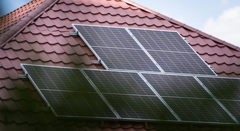 Szakértők szerint villámgyorsan elfogyhat a háztartásonként 2,5 milliós pályázati keret a napelemes energiatárolókra