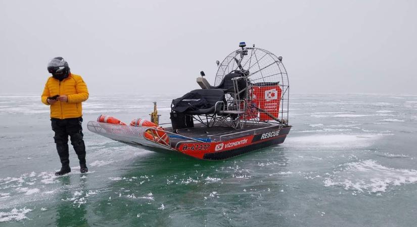 Mocsárjáróval hatoltak a Balaton közepére: drámai dolgokat tárt fel a rendkívüli jégmérés