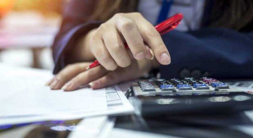 Évente akár 29 ezer forintot veszíthetsz, ha így intézed a pénzügyeidet