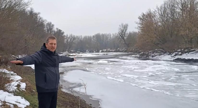 Megszólalt a szobi hős, aki kimentett két lányt a jeges Ipolyból – videó