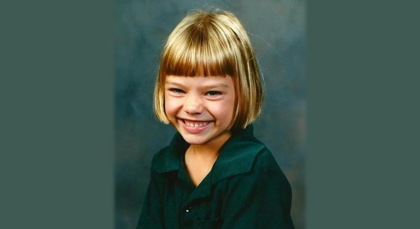 Felismered a képen látható kislányt? Már 35 éves, sokat csúfolták gyerekkorában, most mégis a legszebb színésznő