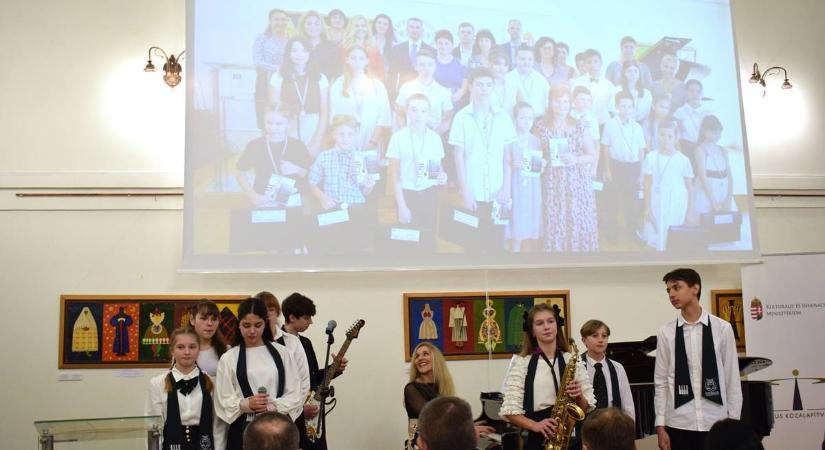 A remény hangjai – Várnagy Andrea és a ZeneVarázslat - növendékeinek koncertje a magyar kultúra napja alkalmából a „GENIUS” Jótékonysági Alapítvány szervezésében