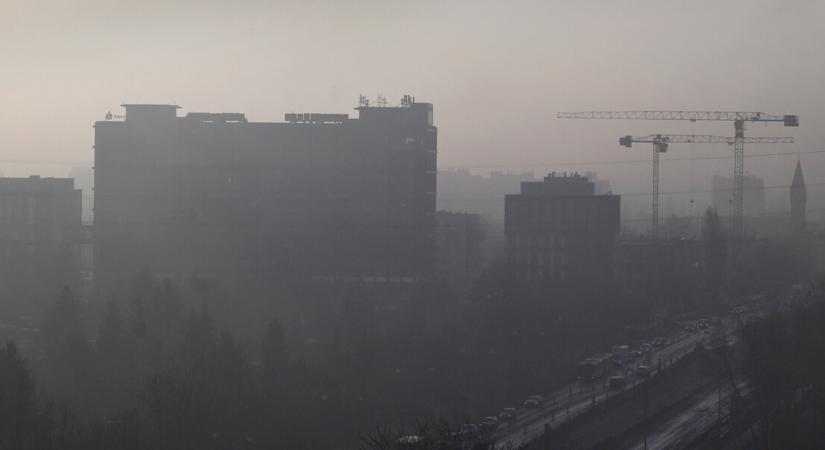 Veszélyes maradt a levegő ezekben a városokban: Itt a lista, hol tilos még a szabadban sportolni