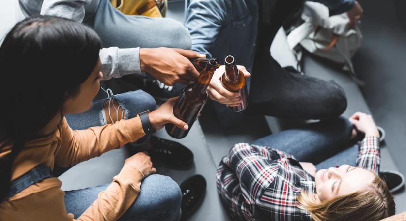 NKFH: 362 millió forint bírságot szabtak ki alkoholos italok fiataloknak való kiszolgálása miatt