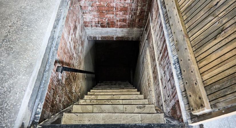 Csőtörés Kecskeméten: nagy mennyiségű víz öntötte el egy családi ház pincéjét