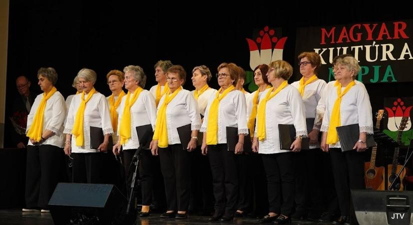 A Magyar Kultúra Napján Jánossomorján is elismeréseket adtak át - fotó