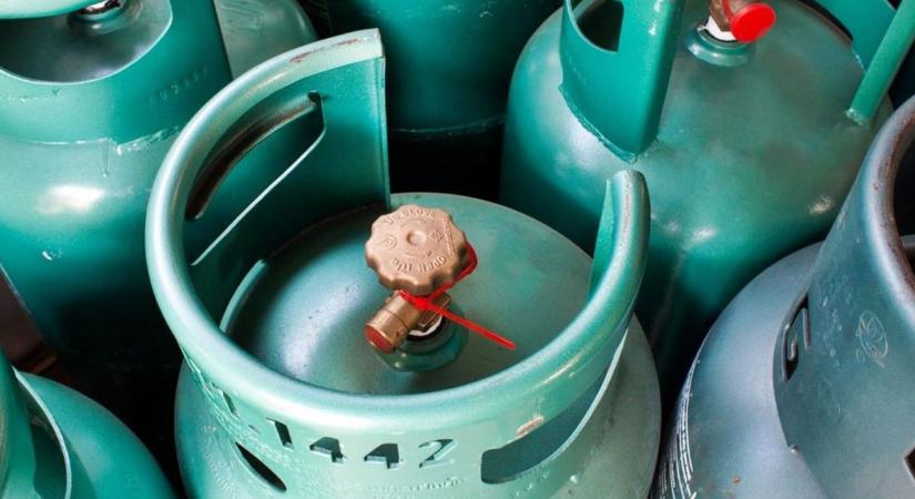 Gázpalackot is menteni kellett a zalai tűzesetnél