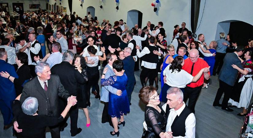 Kitűnő hangulat, hajnalig tartó tánc és összetartozás – ilyen volt a 43. kőszegi horvát bál (fotók)