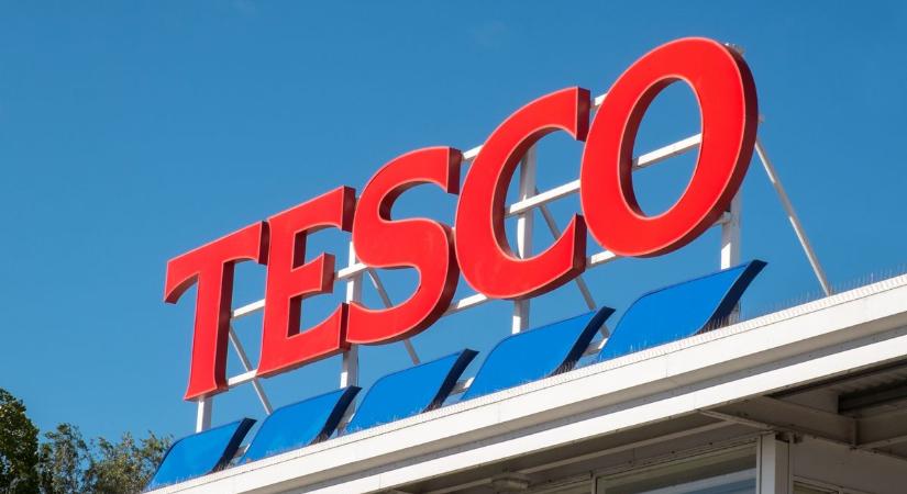 Változtat a Tesco: elegük lett a bűnözőkből, példát mutatnak a többi boltnak