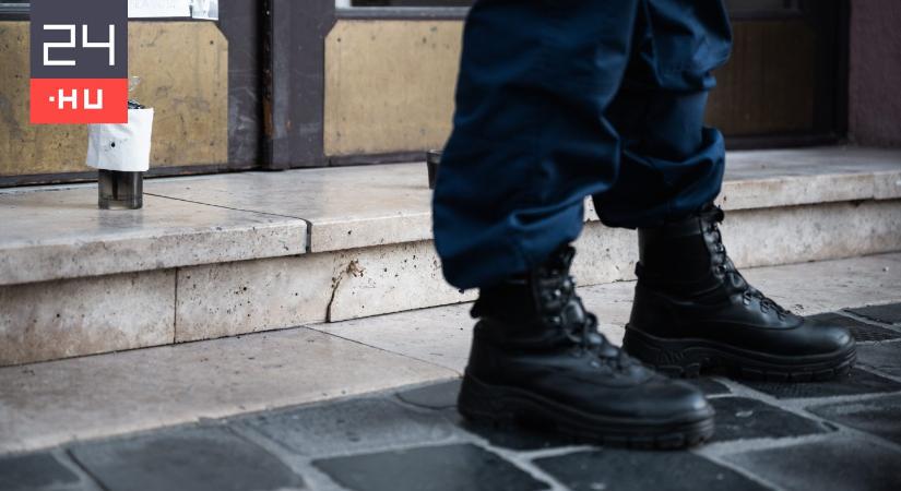 Egy 70 ezres telefontartozás miatt árverezték el András házát