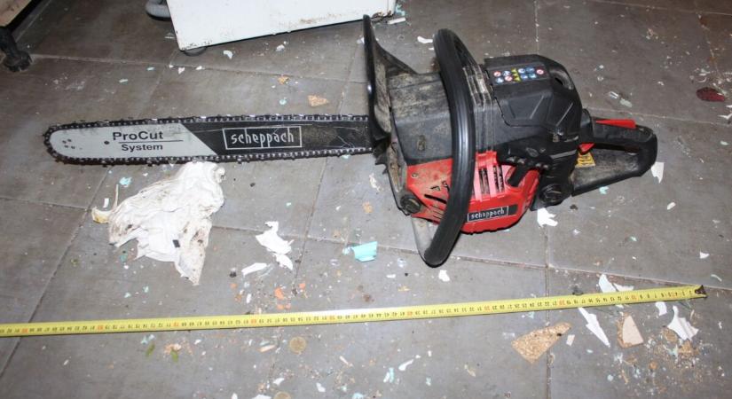 Láncfűrészes őrjöngőt fogtak el Csongrádban