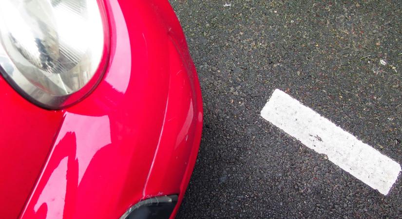 Igazi érvágás jön az autósoknak, 20 ezer parkolóhelyet számolnak fel