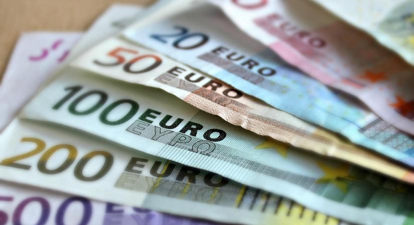 Lengyelország bejelentést tett az euróról