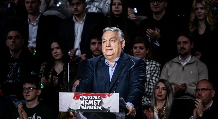 Orbán Viktornak egy valamivel meggyűlt a baja Kaposváron: még a kávé is áradt