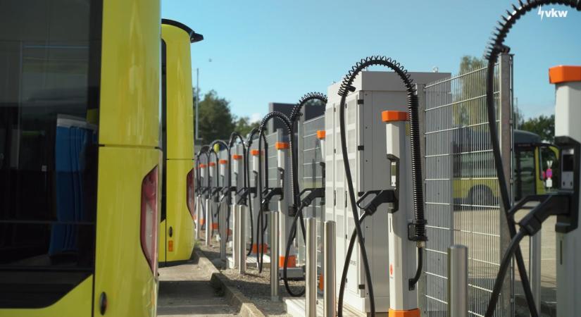 Hatalmas busztöltő nyílt Ausztriában