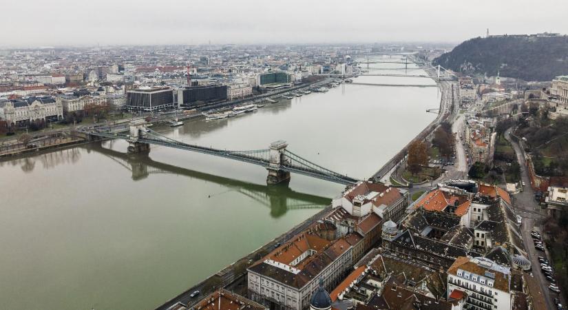Vitézy Dávid az utolsó centiméteréig bekameráztatna minden budapesti hidat