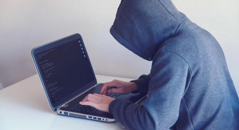 Emberöléssel és robbantással fenyegetőztek – videón, ahogy a TEK lecsap a hackerekre