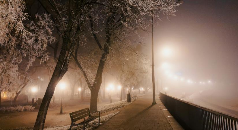 Estétől sűrűsödik a köd, több vármegyében figyelmeztetés érvényes