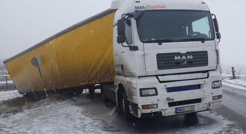 Újabb kamionbaleset Fejérben!