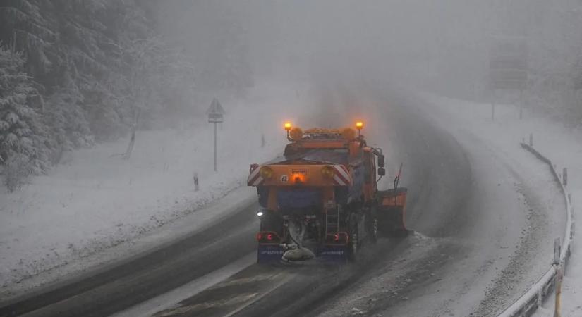 Ónos eső tarolta le a reggeli csúcsot – óriási a káosz Németországban