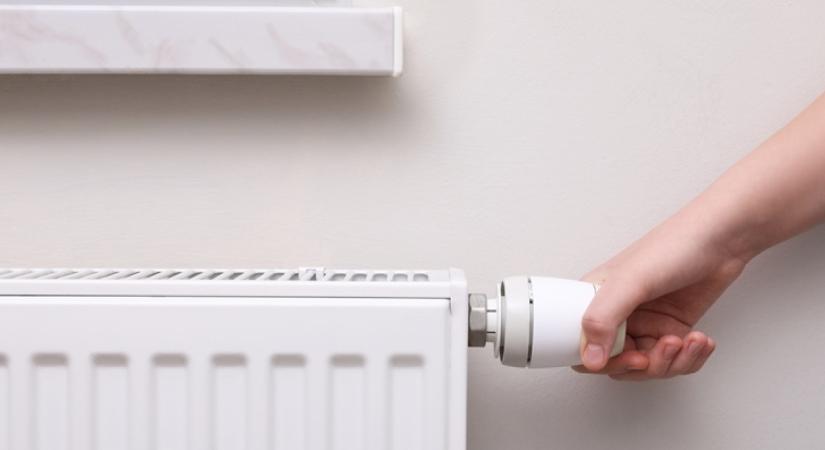 Hagyd az alufóliát: ezt a filléres dolgot tedd a radiátor mögé, és melegebb lesz a lakásban, mint valaha