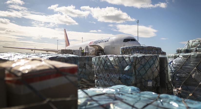 Ötven százalékkal több kis csomagot vámkezelt a NAV tavaly