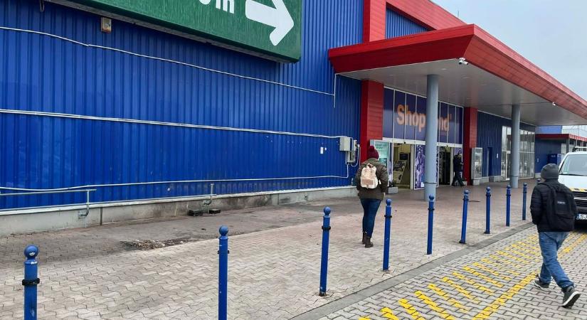 Eltűnt büfések nyomában a soproni Tescónál