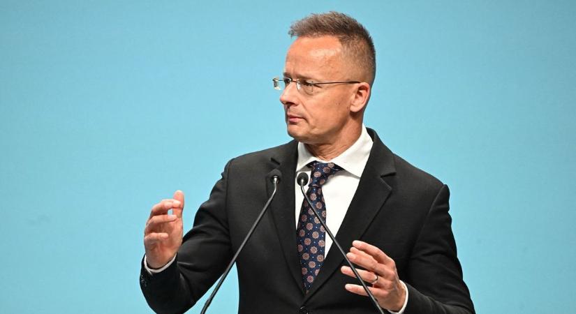 Szijjártó az asztalra csapott: kemény választ adott a nácizó, szálasizó, hitlerező megszólalásokra